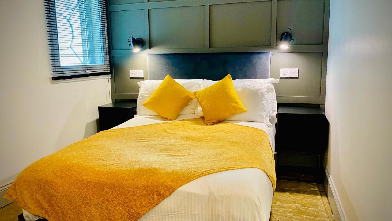 Siberia Bar & Hotel Абердин Экстерьер фото